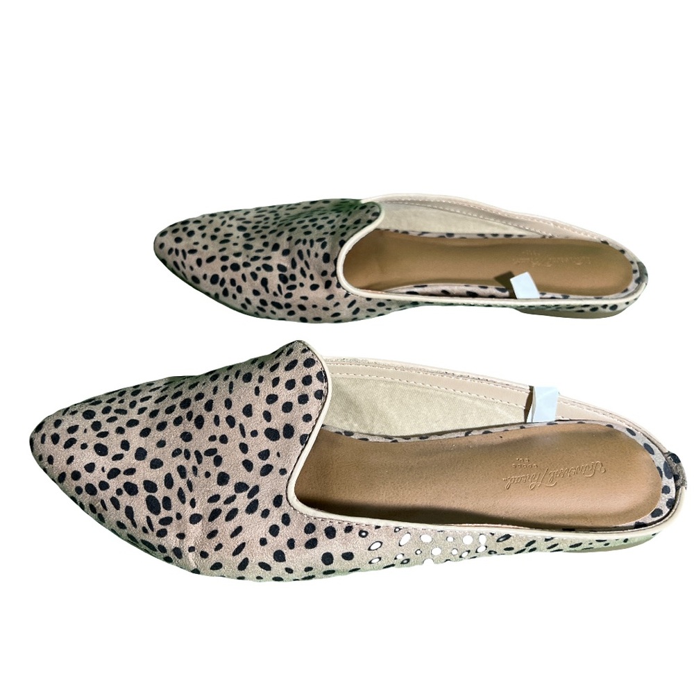 Universal Thread Slides Tan With Black Dots - image 2